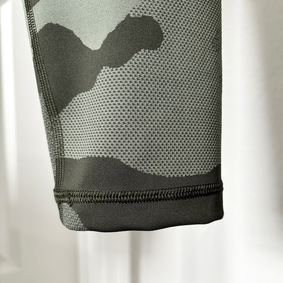 OFFLINE by Aerie Camo High Waisted Legging Olive Fun Green Camo - Picture 9 of 13